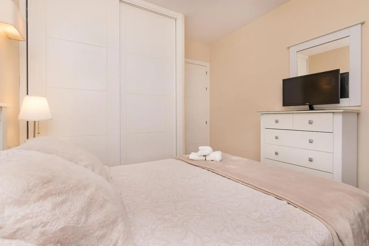 Bhost - The King Apartment Fuengirola Spain